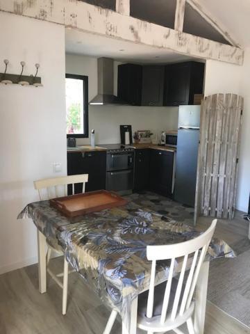 La Brindille Petit Mas Provencal Meuble De Tourisme 3 Etoiles 2-3 Personnes 1 Piece 30 M2 Tout Confort Lisiere Foret Jardin Jacuzzi Piscine Saint-Paul-en-Forêt エクステリア 写真